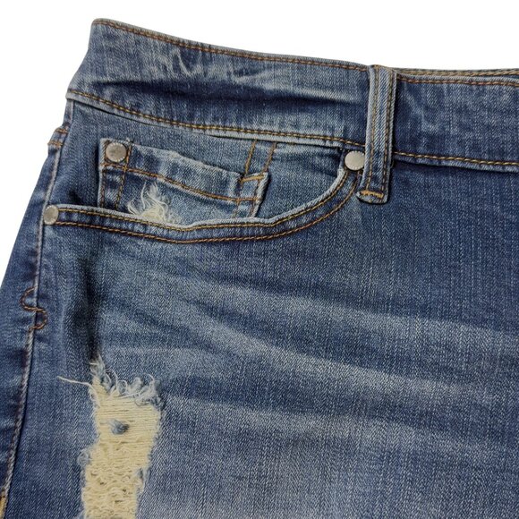 Torrid Denim Shorts NEW Distressed Raw Hem Women’s 26 - Picture 5 of 12